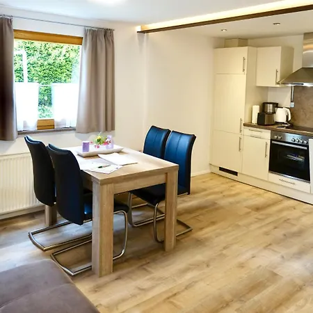 Ferienwohnung Mit Terrasse & Perfekter Anbindung - #113232 لينداو