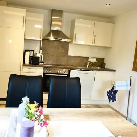 Ferienwohnung Mit Terrasse & Perfekter Anbindung - #113232 لينداو