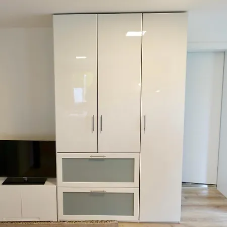 Ferienwohnung Mit Terrasse & Perfekter Anbindung - #113232 *
